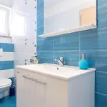 아파트 Scenic Elegant Krk With Balcony And Pool