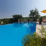 아파트 Scenic Elegant Krk With Balcony And Pool *