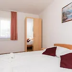 Scenic Elegant Krk With Balcony And Pool 아파트 크르크