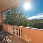 아파트 Scenic Elegant Krk With Balcony And Pool 크르크