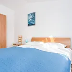 Scenic Elegant Krk With Balcony And Pool Apartamento Krk Town