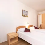 Apartamento Scenic Elegant Krk With Balcony And Pool Krk Town