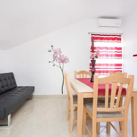 Scenic Elegant Krk With Balcony And Pool Apartman Krk Town