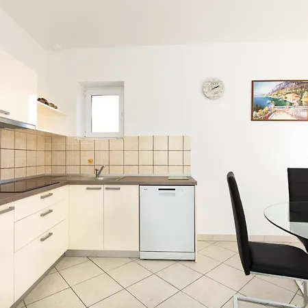 Apartment Scenic Elegant Krk With Balcony And Pool *