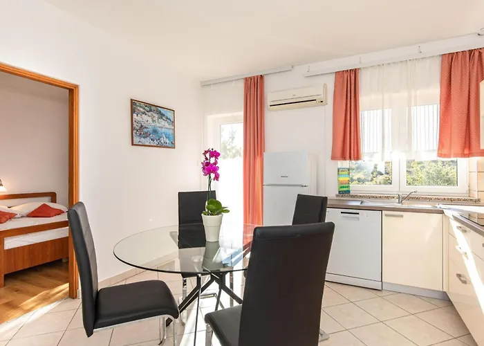Scenic Elegant Krk With Balcony And Pool Apartman