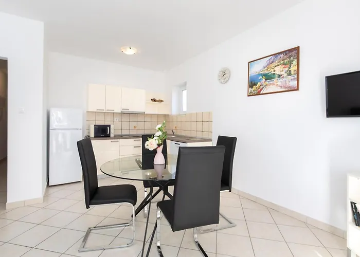 Scenic Elegant Krk With Balcony And Pool Apartman *